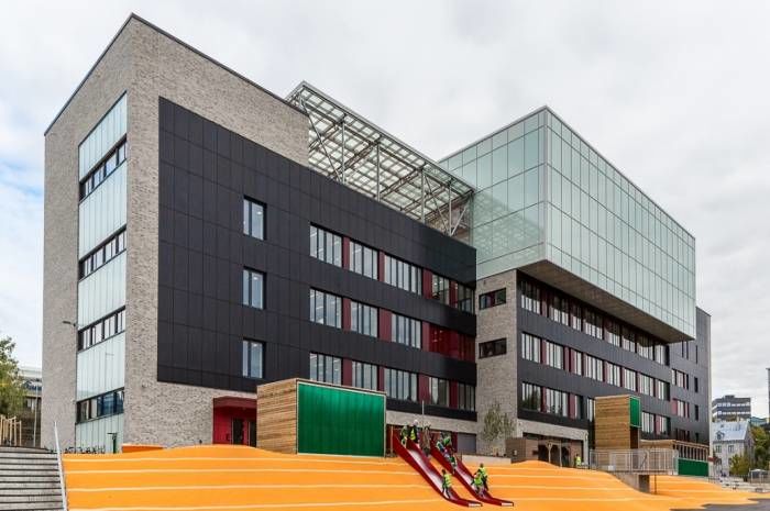 Enova vil at flere skal gjøre som FutureBuilt-prosjektet Brynseng skole og ta innovative løsninger i bruk. Brynseng i Oslo er trolig Norges mest miljøvennlige skole. Foto: Tove Lauluten 